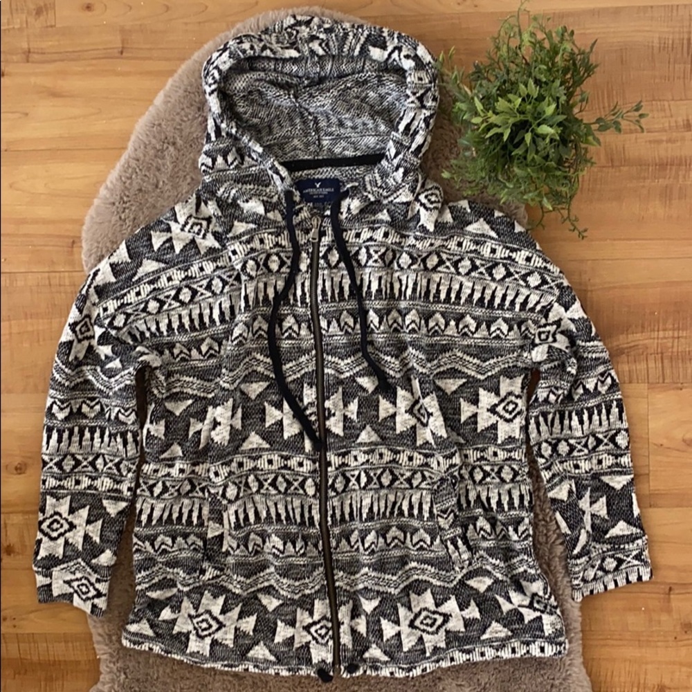 ‼️ American Eagle Aztec Print Zip-Up Sweater ‼️